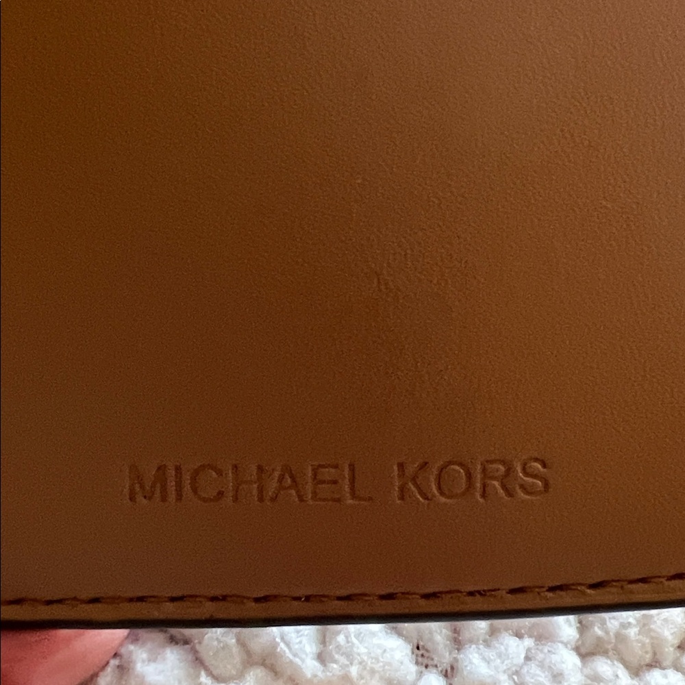 Brand new Michael Kors Bi-fold card wallet - Picture 7 of 7